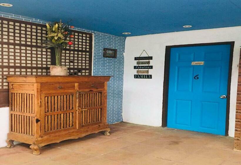 Otel Half Moon Village And Beach House