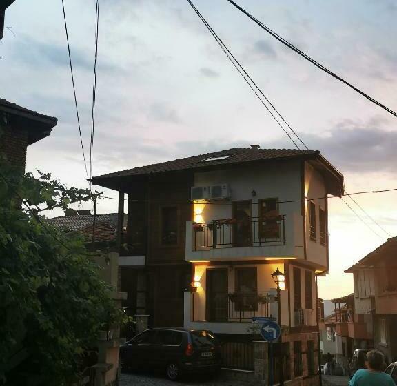 פנסיון Damaris