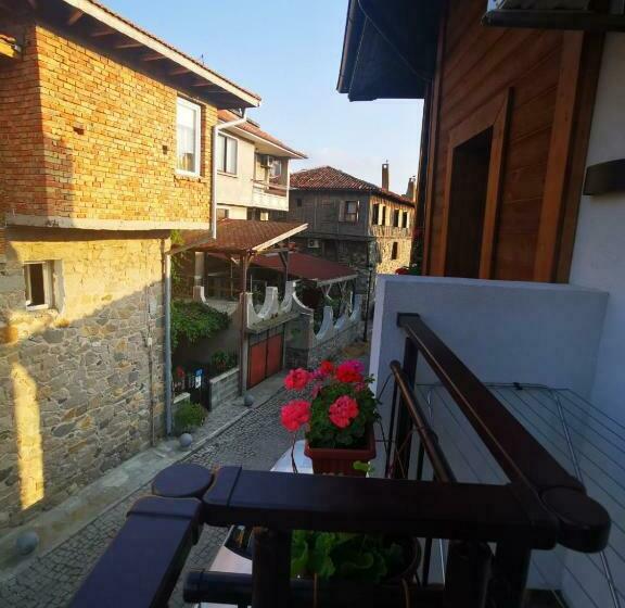 פנסיון Damaris