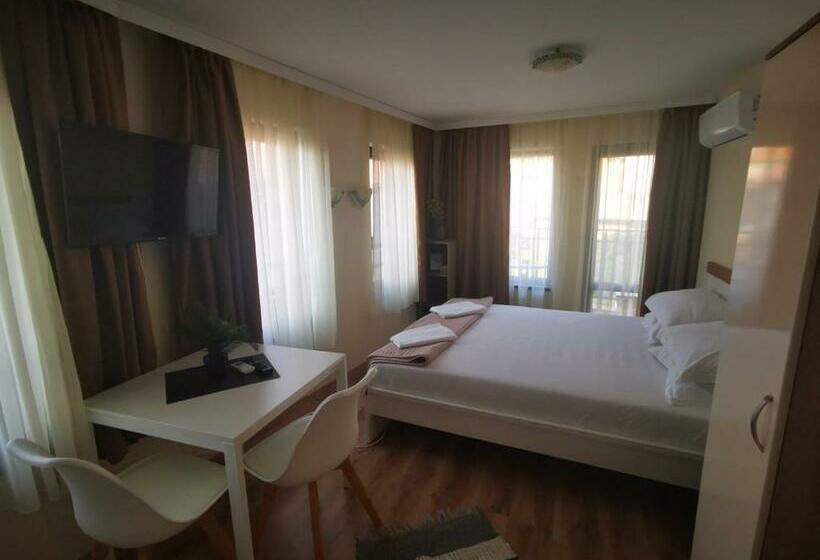 פנסיון Damaris