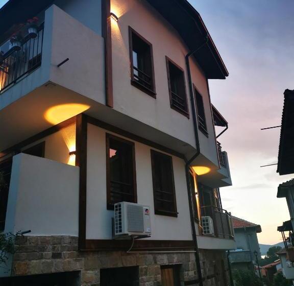 פנסיון Damaris