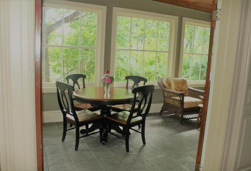 Franklin Manor Bed And Breakfast