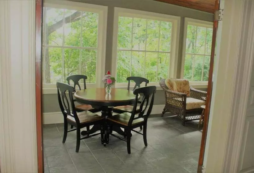 Franklin Manor Bed And Breakfast