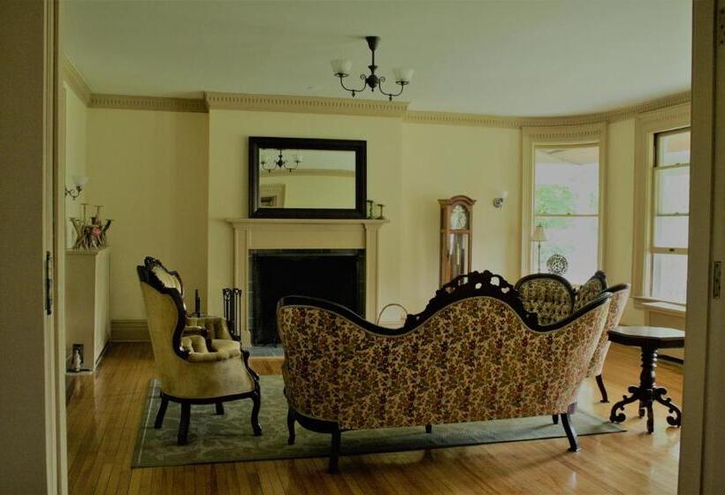 Franklin Manor Bed And Breakfast