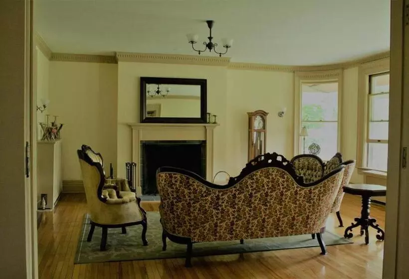 Franklin Manor Bed And Breakfast