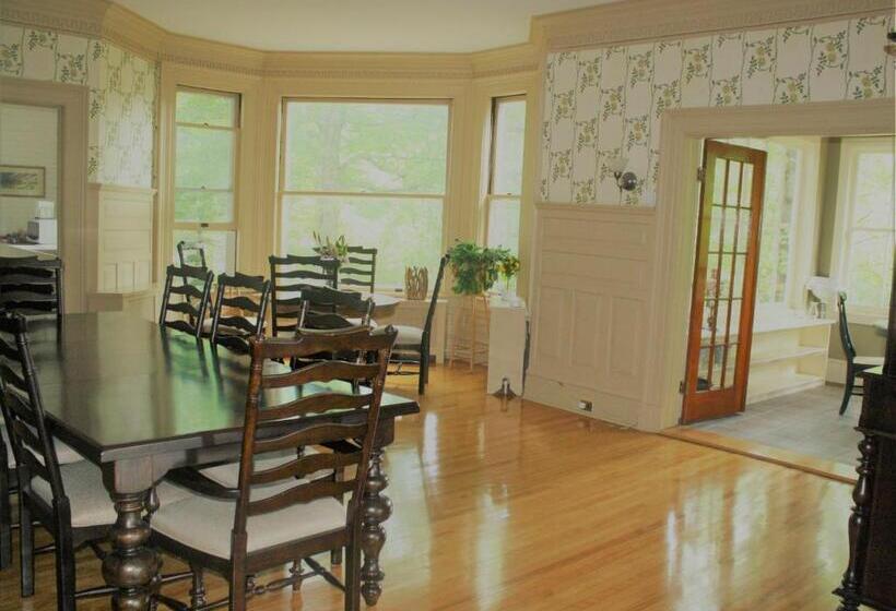 Franklin Manor Bed And Breakfast