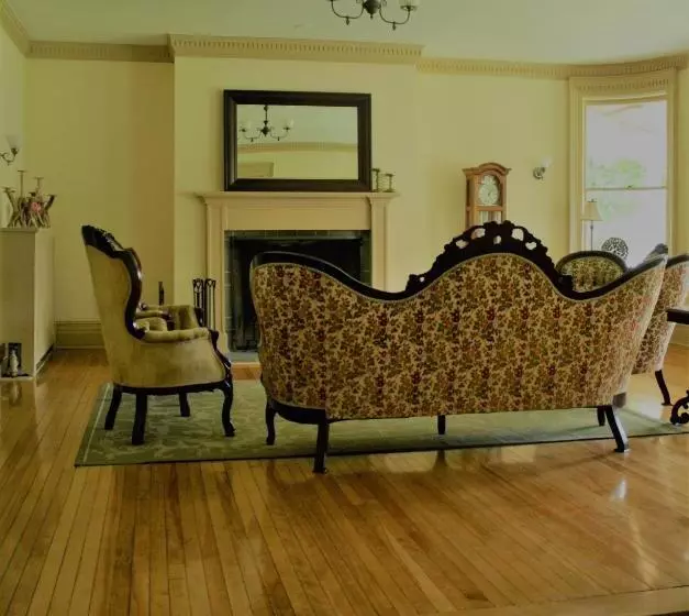 Franklin Manor Bed And Breakfast