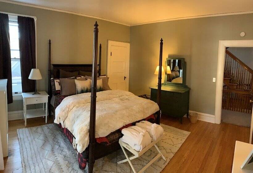 Franklin Manor Bed And Breakfast