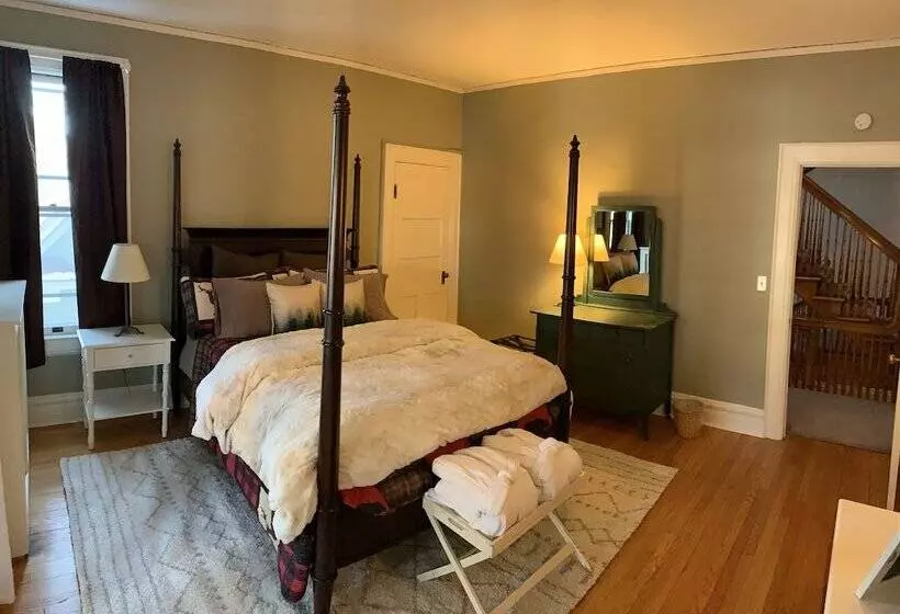 Franklin Manor Bed And Breakfast