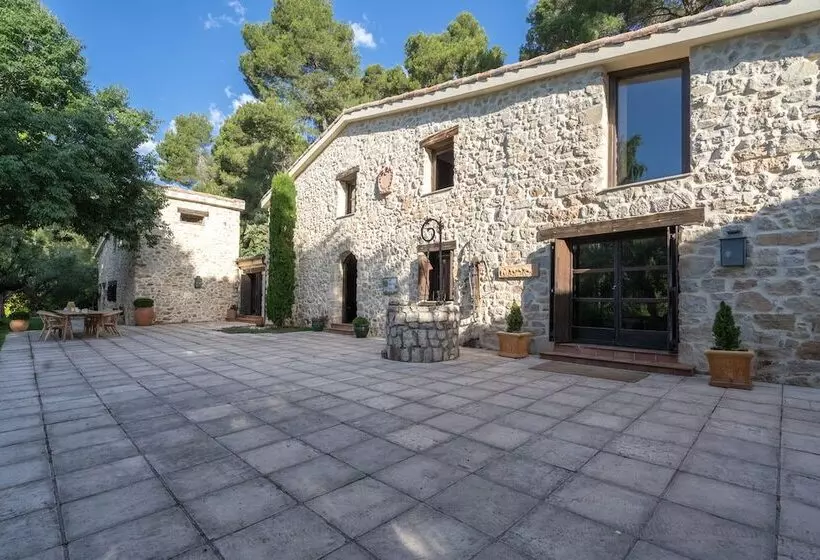 هتل Masia Ventanell Luxury Villa Near Barcelona