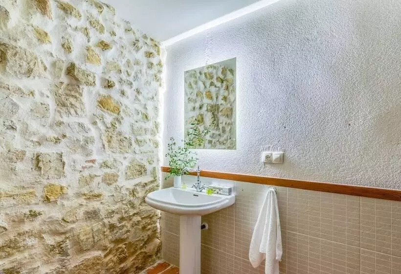 هتل Masia Ventanell Luxury Villa Near Barcelona
