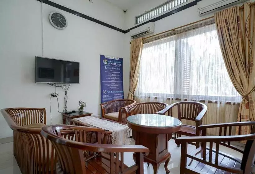 Hotelli Reddoorz @ Avros Guest House Medan