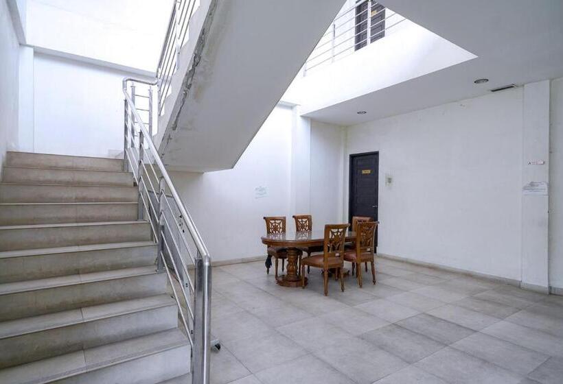 فندق Reddoorz @ Avros Guest House Medan