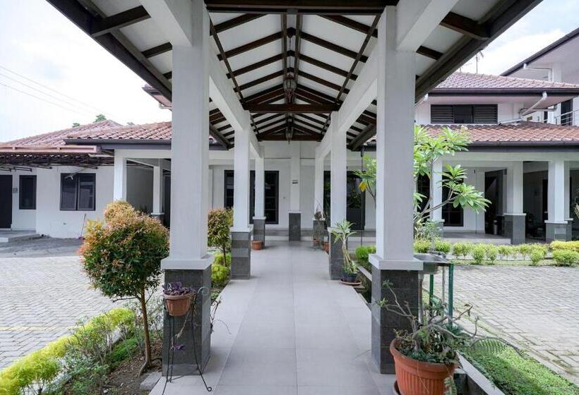 فندق Reddoorz @ Avros Guest House Medan