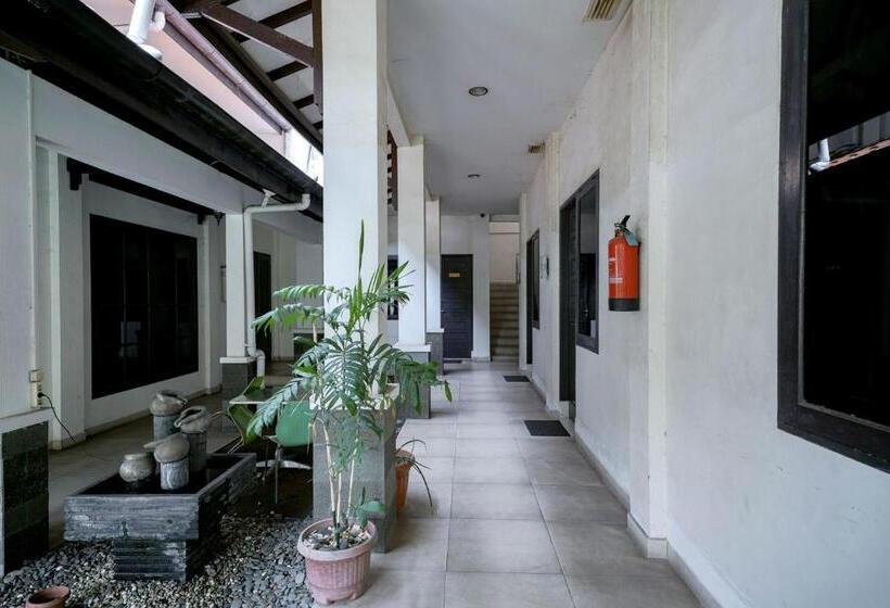 فندق Reddoorz @ Avros Guest House Medan