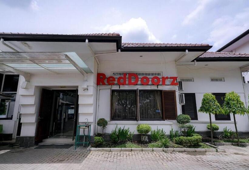 فندق Reddoorz @ Avros Guest House Medan