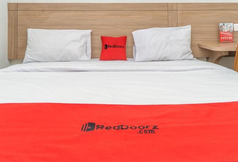 فندق Reddoorz @ Jalan Wahidin Medan