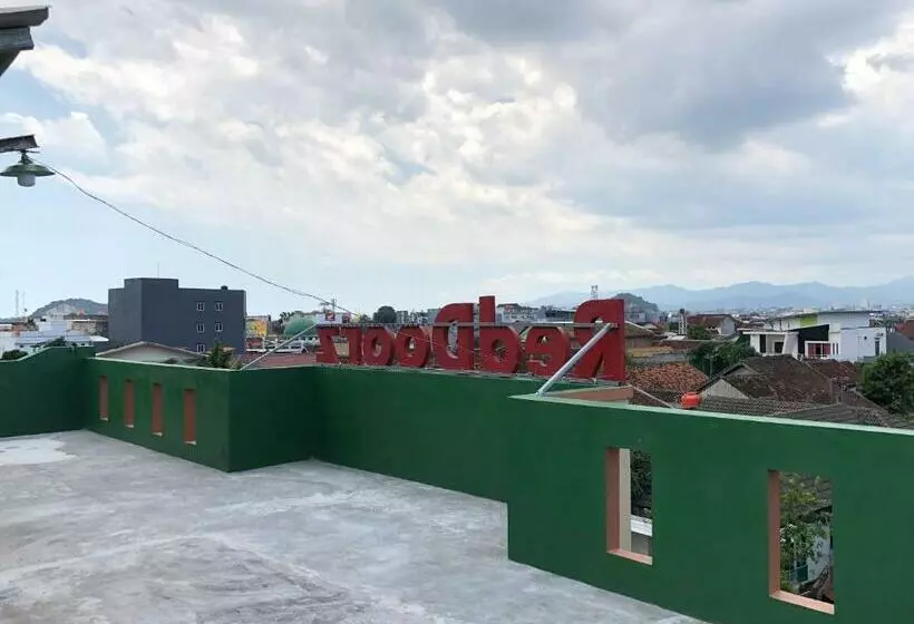 Hotelli Reddoorz Syariah @ Jalan Pangeran Antasari 4