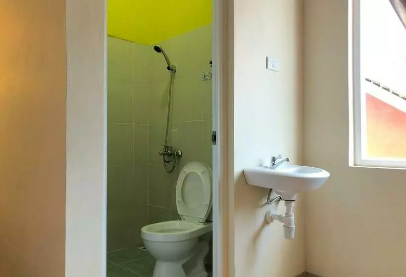 Hotelli Reddoorz Syariah @ Jalan Pangeran Antasari 4