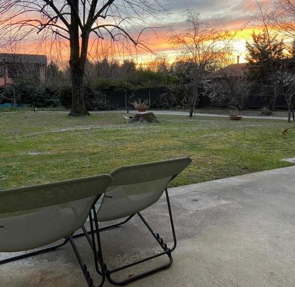 تختخواب و صبحانه Acero Giallo