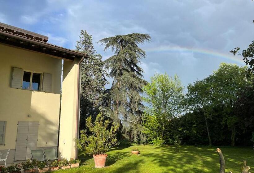 تختخواب و صبحانه Acero Giallo