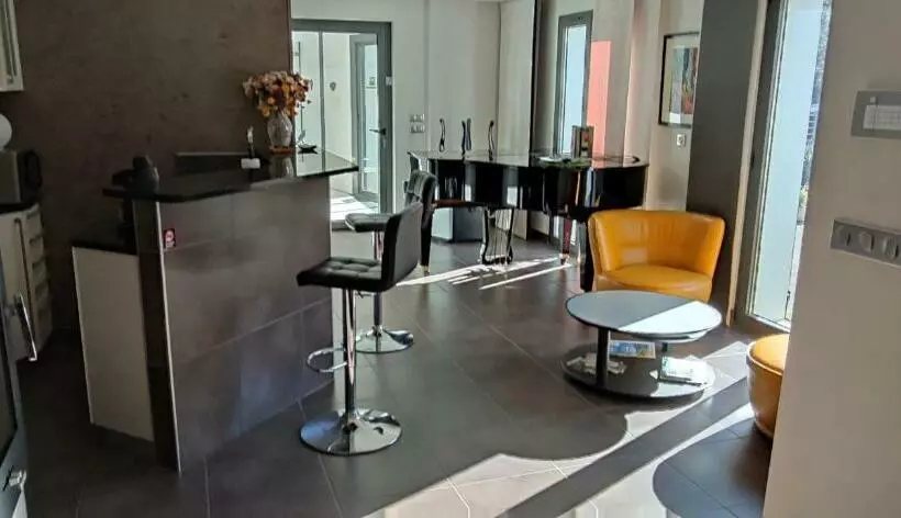 ベッドアンドブレックファースト Comme Une évidence