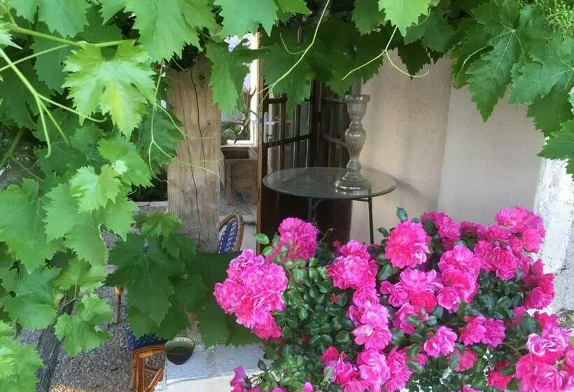 Aamiaismajoitus (B&B) Chez Alice,simplicité Et Petite Piscine