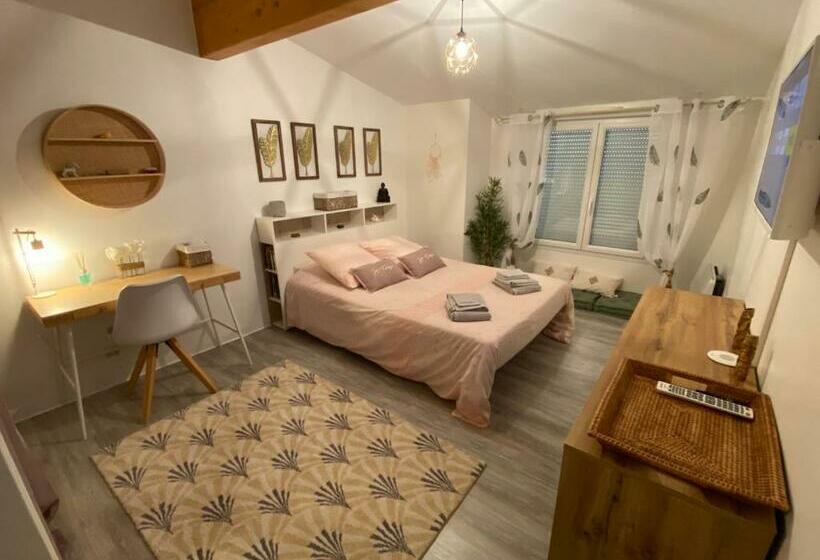 Bed and Breakfast L Auberge Médocaine