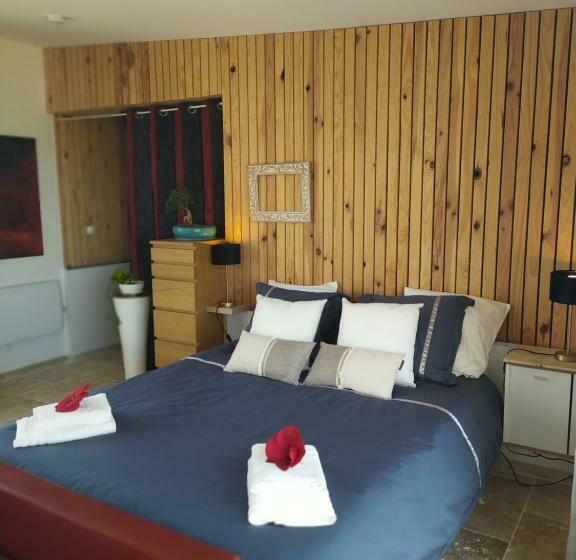 住宿加早餐  La Parenthèse Chambre Romantique