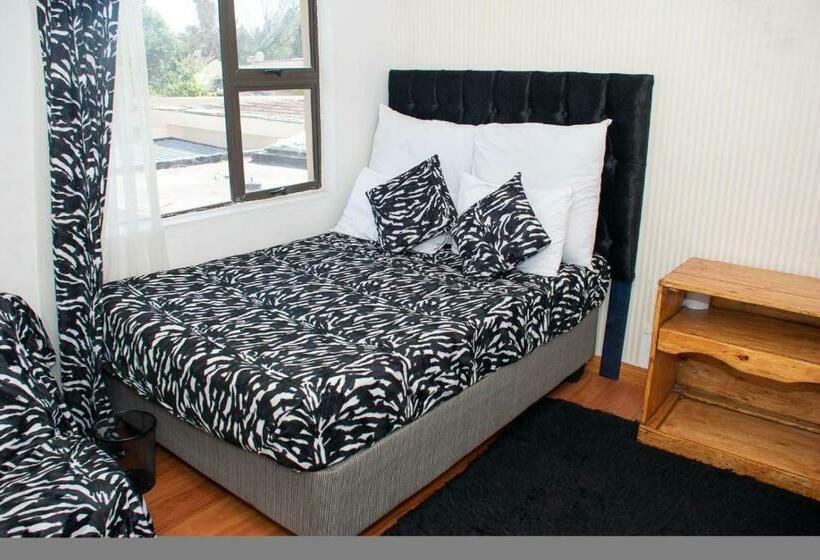 تختخواب و صبحانه Selina Airport Lodge #emzini