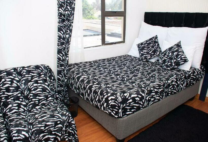 تختخواب و صبحانه Selina Airport Lodge #emzini