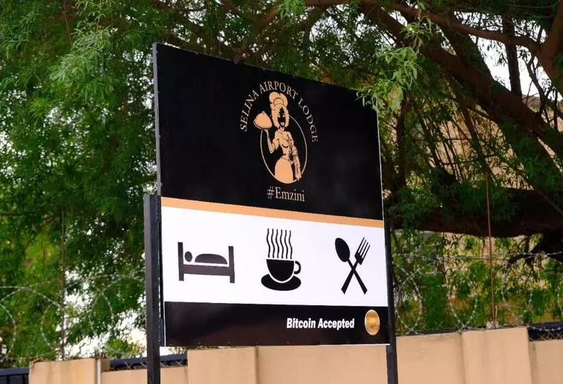 تختخواب و صبحانه Selina Airport Lodge #emzini
