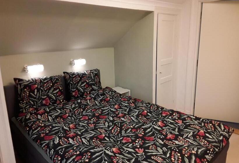 هاستل Knihsgården