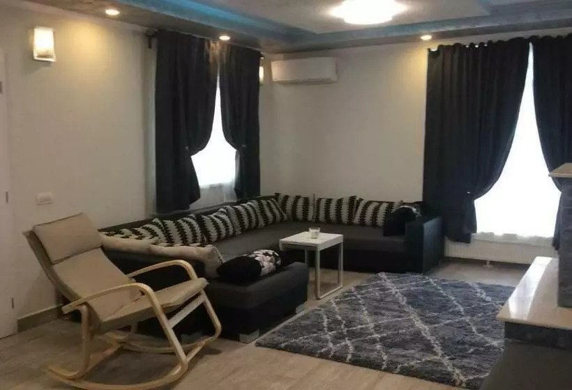 Majatalo Blue Sky House