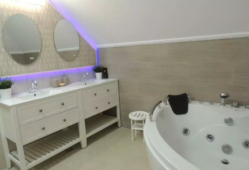 Majatalo Blue Sky House