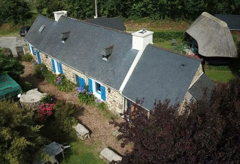 ペンション Kastell Dinn Suite Familiale Mamm Gozh 2 Chambres Et Sbd Pour 4 Pers, Cuisine Et Salon Partagés