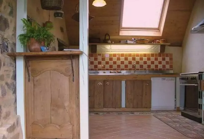 ペンション Kastell Dinn Suite Familiale Mamm Gozh 2 Chambres Et Sbd Pour 4 Pers, Cuisine Et Salon Partagés