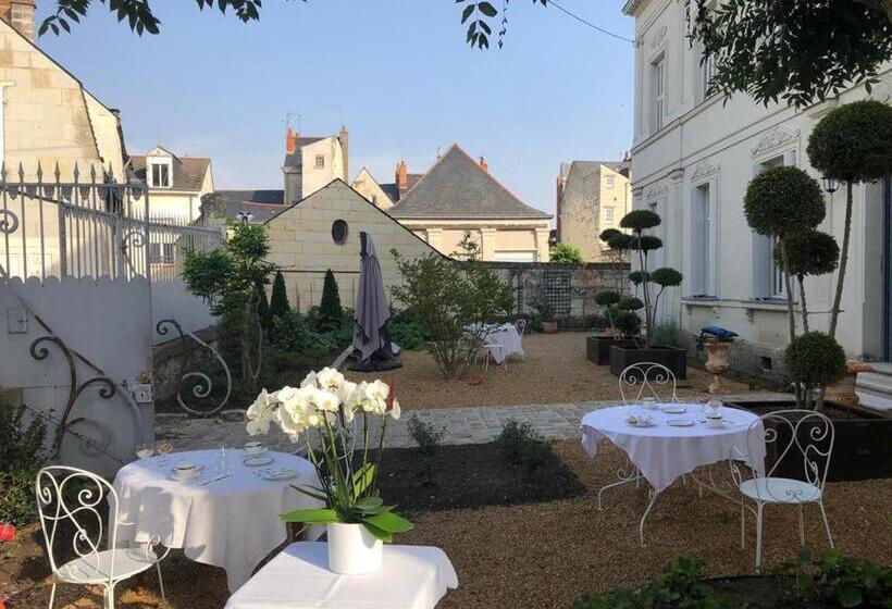 פנסיון Aux Marquises