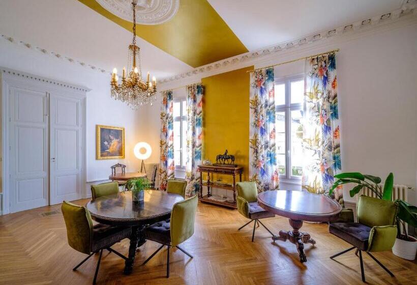 פנסיון Aux Marquises