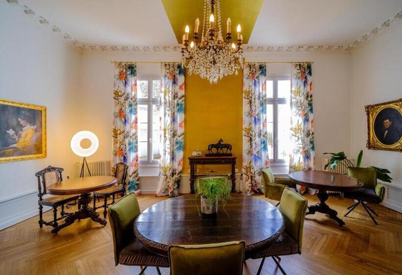 פנסיון Aux Marquises