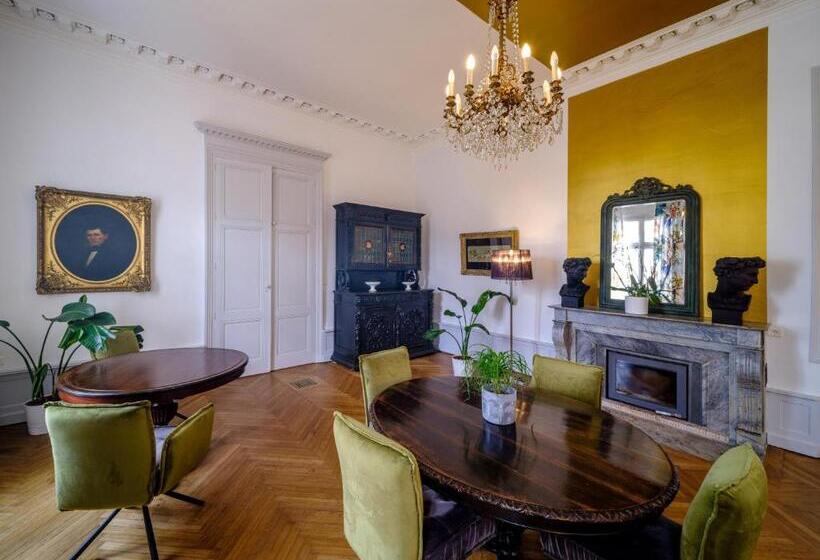 פנסיון Aux Marquises