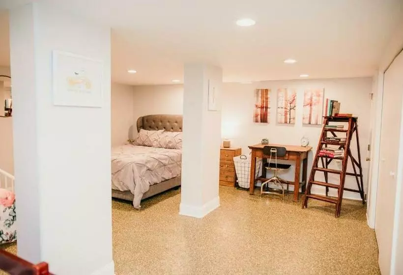 پانسیون Oasis Of Martinsville Pool Private Guest House
