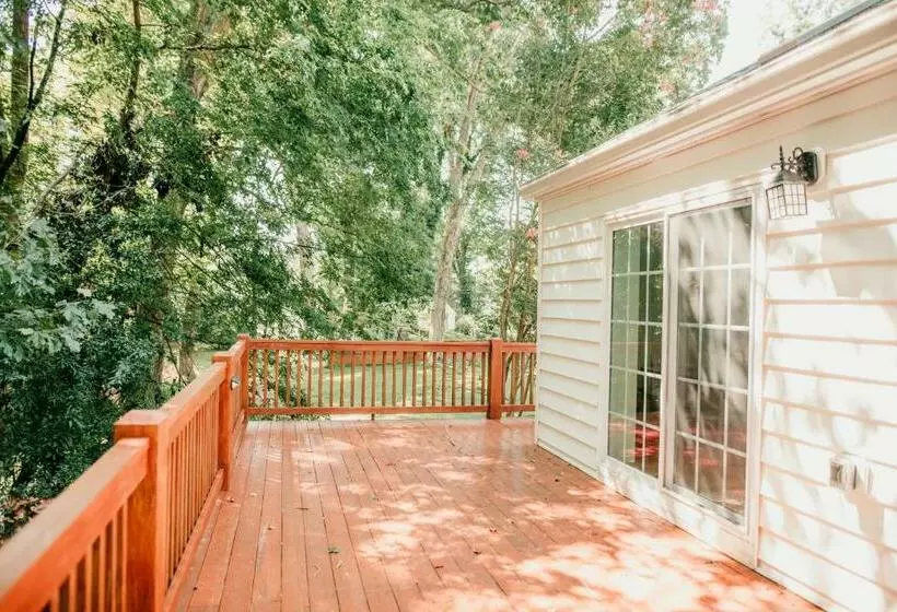 پانسیون Oasis Of Martinsville Pool Private Guest House