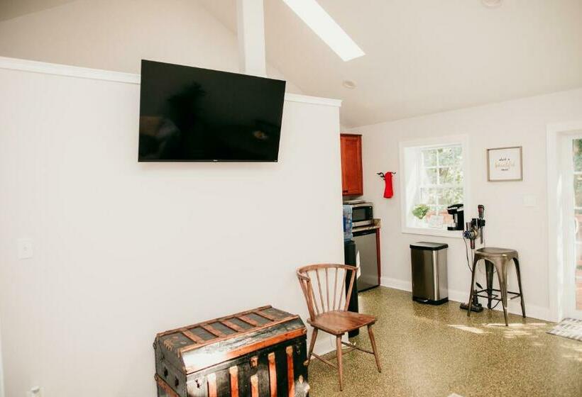 פנסיון Oasis Of Martinsville Pool Private Guest House