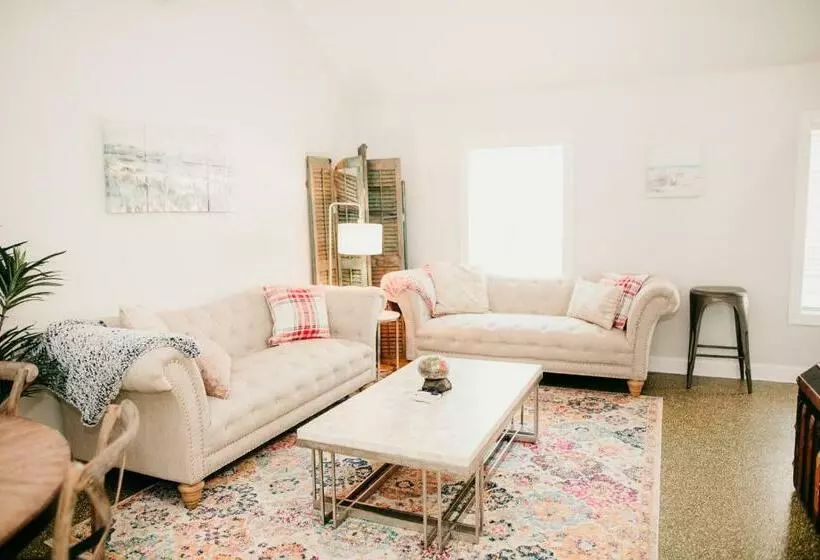 پانسیون Oasis Of Martinsville Pool Private Guest House