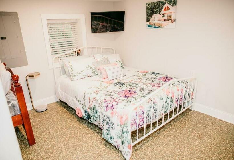 פנסיון Oasis Of Martinsville Pool Private Guest House