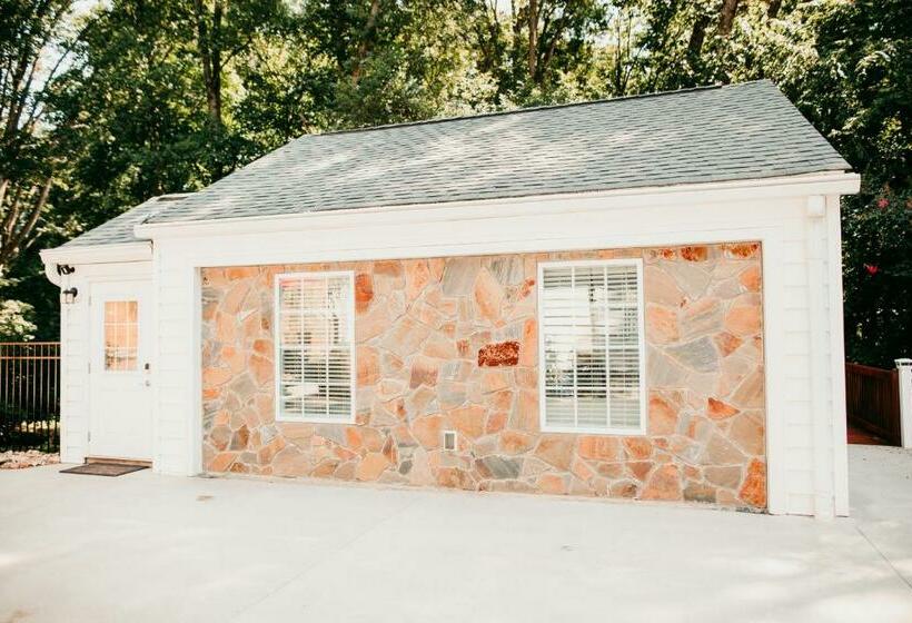 פנסיון Oasis Of Martinsville Pool Private Guest House