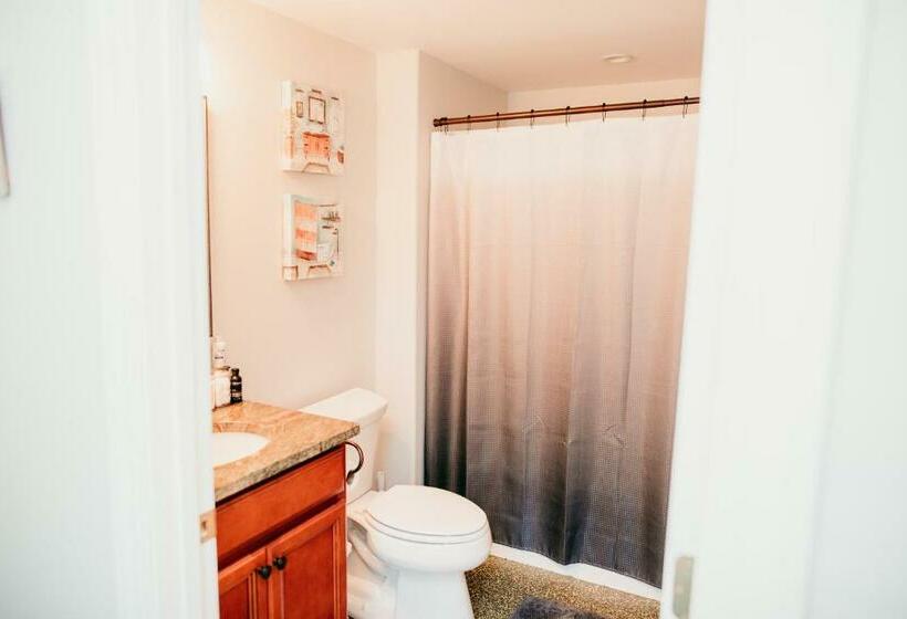 פנסיון Oasis Of Martinsville Pool Private Guest House