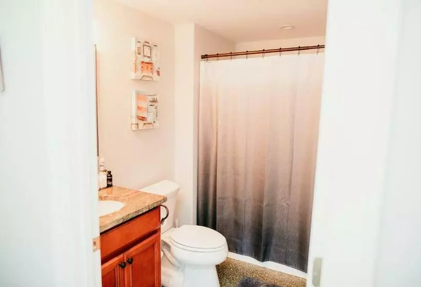 پانسیون Oasis Of Martinsville Pool Private Guest House
