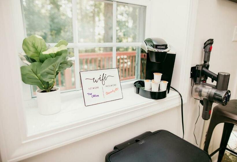 פנסיון Oasis Of Martinsville Pool Private Guest House